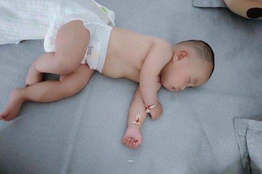 平顶山五个月宝宝拇指内扣 平顶山五个月宝宝拇指内扣